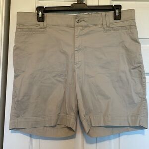 Women’s sz 18 Lee comfort Waist khaki short. Pockets front and back. 8” inseam